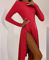 Трикотажне плаття в рубчик із високим розрізом збоку на ґудзиках червоний