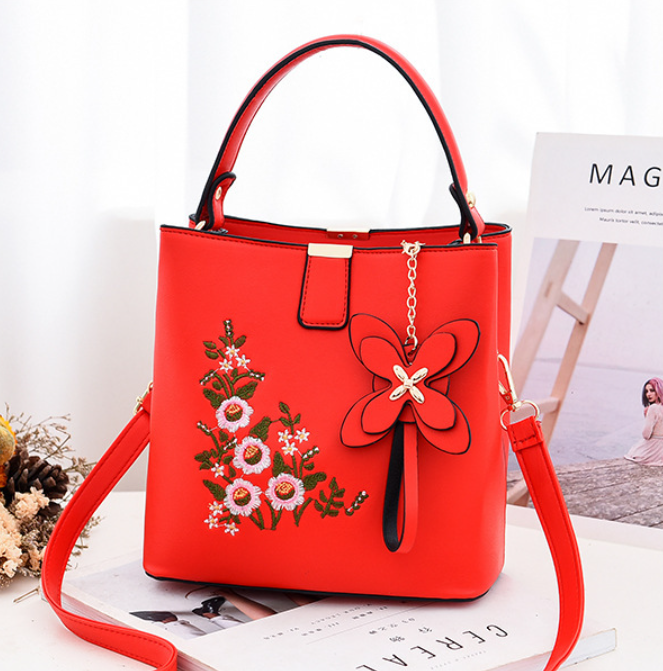 Жіноча міні сумочка з вишивкою квітами, маленька сумка жіноча з квіточками Червоний Denwer P