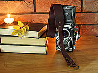 Кожаный ремень для фотокамеры с персонализацией бордо