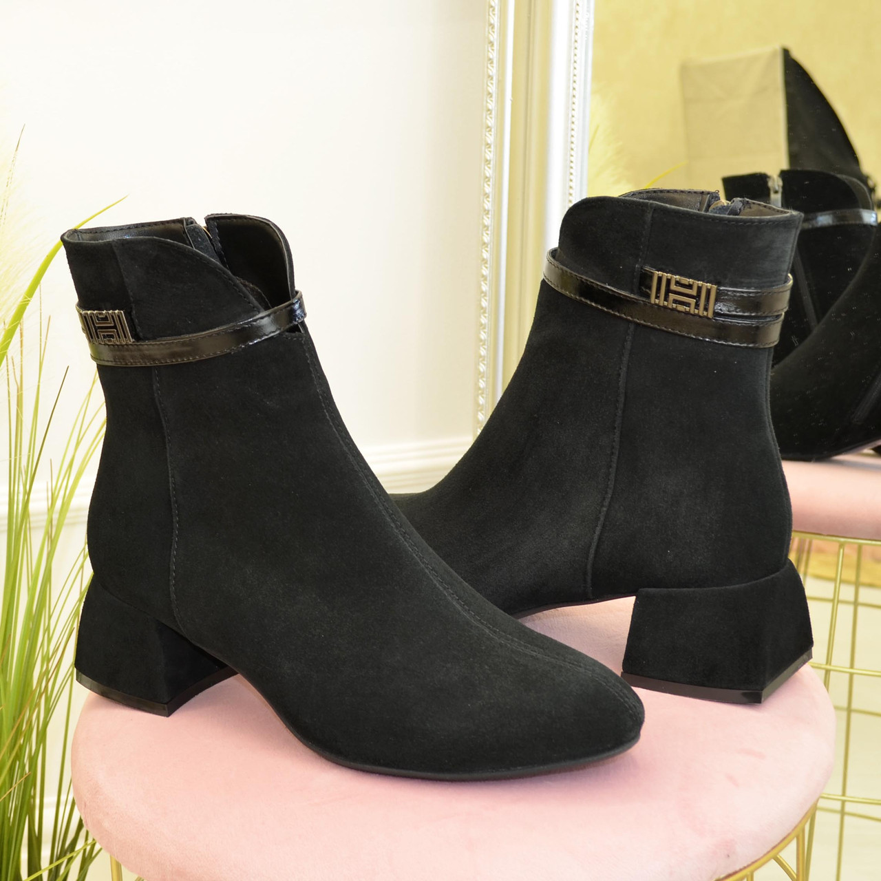 Черевики жіночі замшеві на стійкому підборі. Колір чорний, фото 1