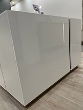 Комод Arco 3-дверний 138 см Білий глянець / Дуб грандсон TM Perfect Home Польща, фото 4