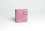 Шкіряний гаманець жіночий ручної роботи з красивим орнаментом "Сова" рожевий, фото 2