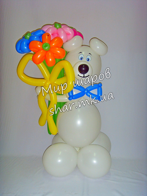 Мишко з букетом з 5 ромашок