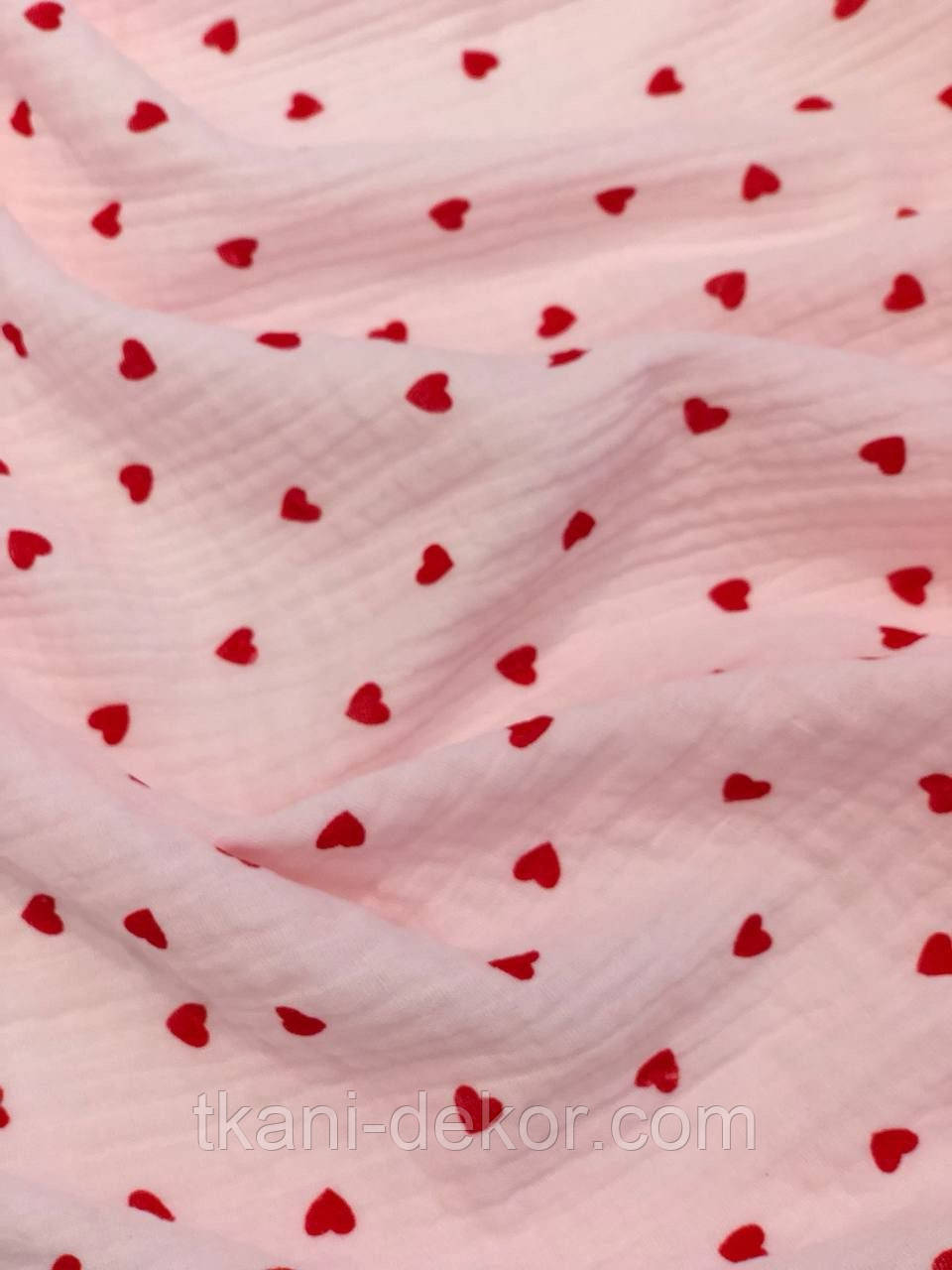 Муслін (жатка 1,35 м) дрібні червоні серця на рожевому(0,45*135), фото 1
