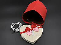 Коробка подарочная с ручками и бантиком. Сердце. Цвет бело-красный. 15х12х12см.
