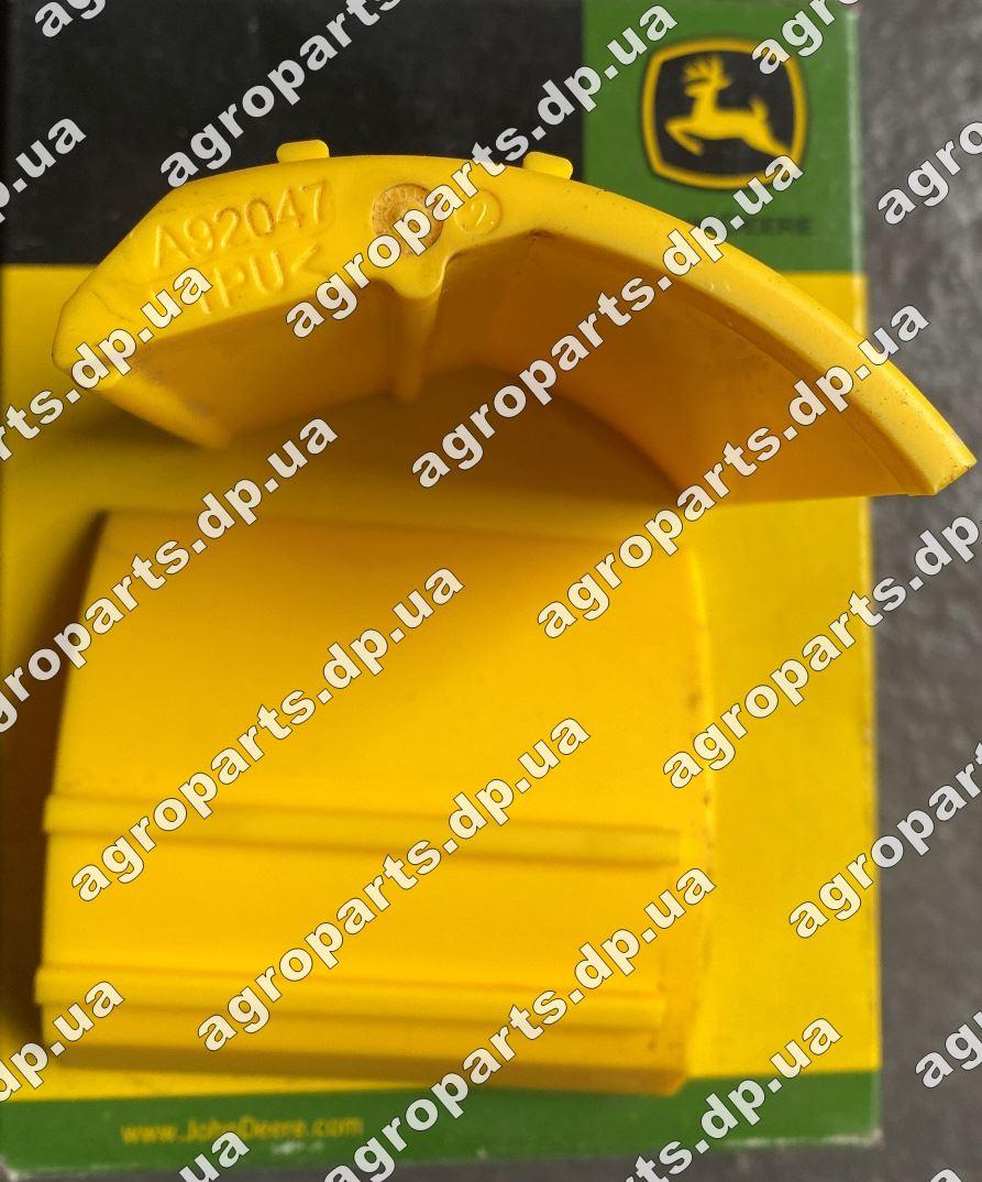 Вставка A92047 пласт John Deere STRIP Yellow A84477 планка А92047