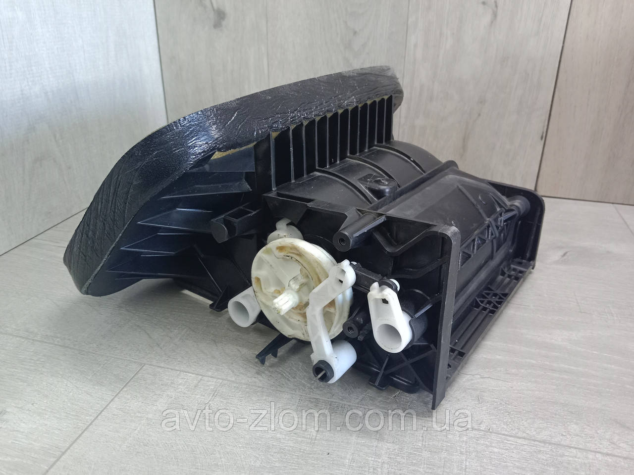 Заслінка рециркуляції повітря Volkswagen Passat B6. Пасат Б6. 3C1820303A.