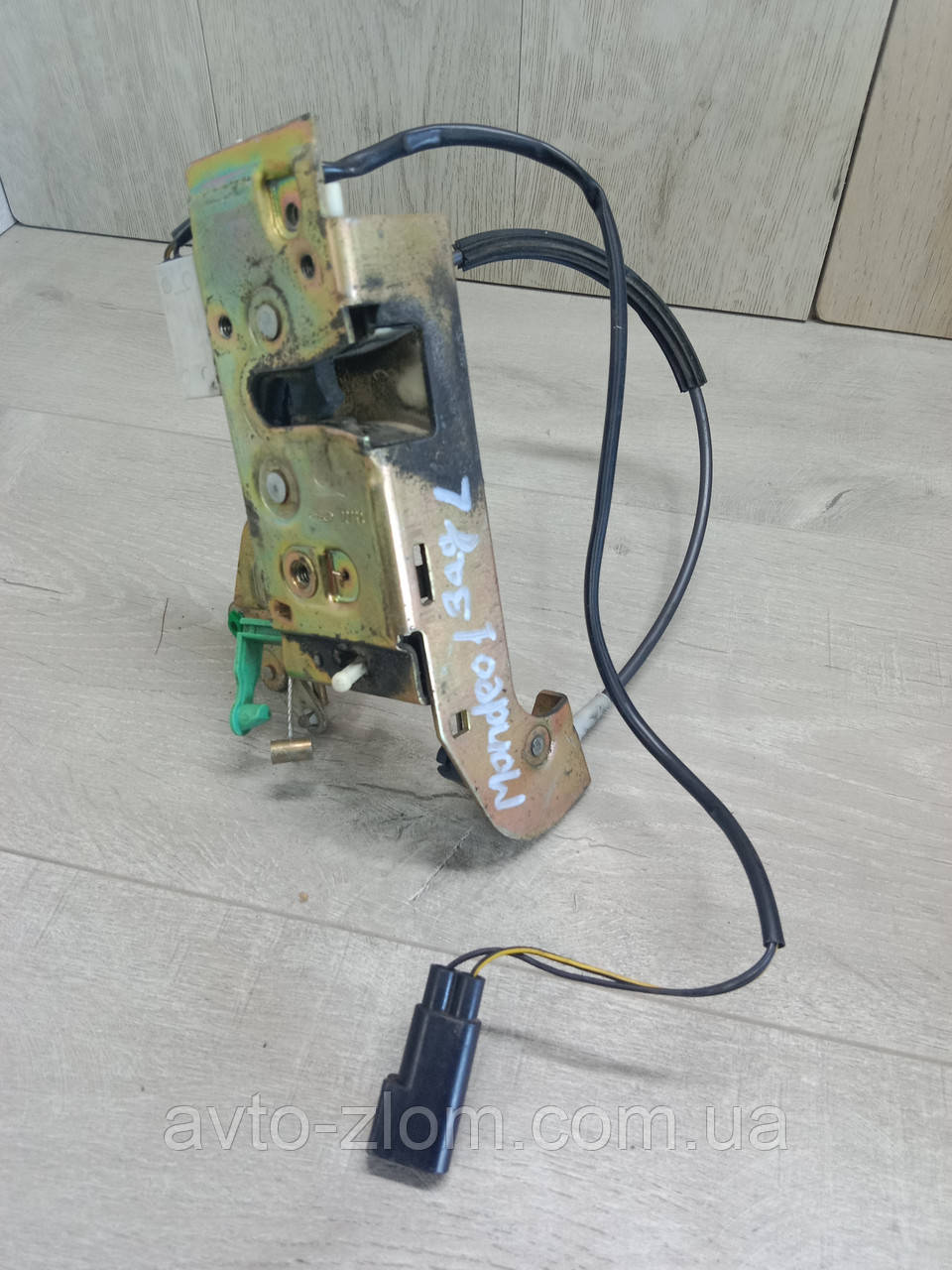 Замок дверей задній Ford Mondeo, Форд Мондео. Лівий. 1993-1996. 93BG220A20DD, 403794., фото 1