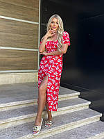 Элегантное летнее легкое красное женское платье миди из софта с нежным цветочным узором и разрезом