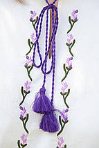 Блуза з вишивкою жіноча біла з фіолетовими польовими квітами лляна батальна з довгим рукавом, фото 5