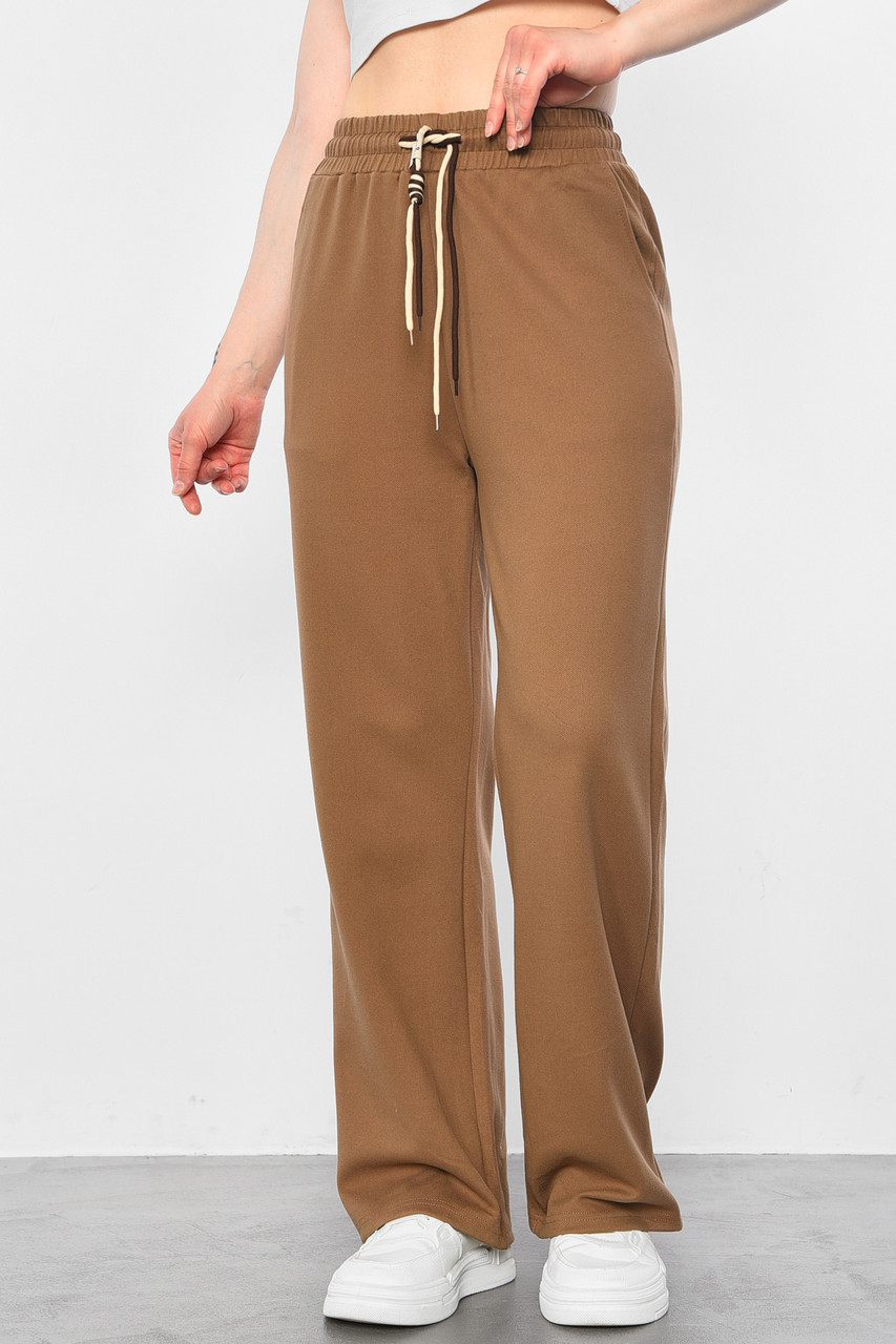 Штани жіночі напівбатальні розкльошені коричневого кольору 177348P