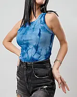 Літня жіноча трикотажна майка з візерунками у синьому кольорі