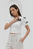 Жіноча укорочена футболка з бантиками на плечі, фото 3
