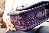 Шкіряна сумка через плече лавандова з фіолетовим прямокутна з орнаментом тисненням Етно, фото 8