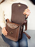 Коричнева шкіряна сумка через плече з металом прямокутна з орнаментом тисненням Етно, фото 5