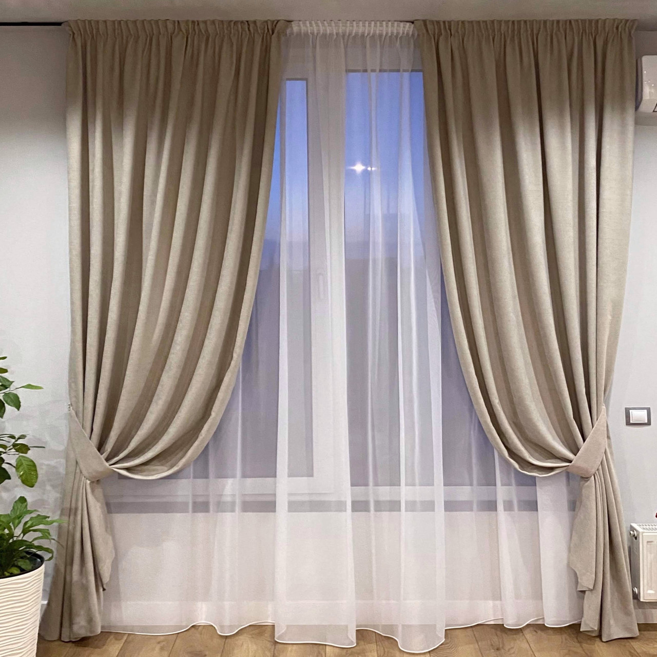 Комплект штори на тасьмі 2 шт з підхватами 180х250 см мікровел Сіро-беж вуаль 300 см Білий, фото 1