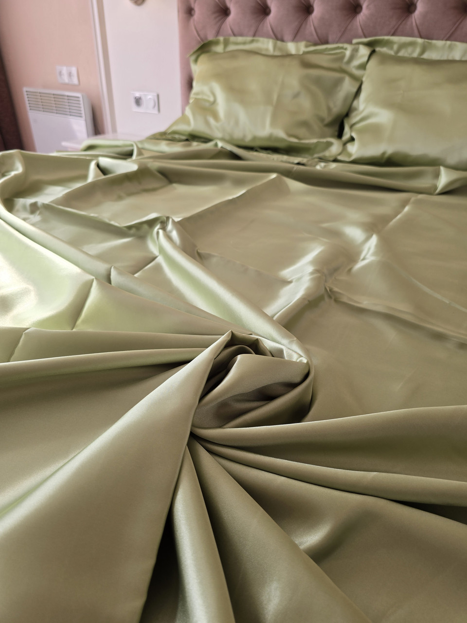Атласное постельное белье атлас, Атласный постельный комплект Атласный комплект постельного белья - фото 1 - id-p2197296078