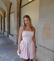 Розовое женское нежное элегантное короткое платье из плотного коттона с открытой спиной и бантом