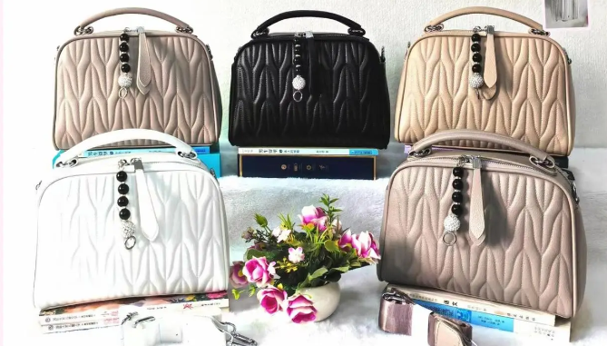 Сумочка жіноча крос-боді 24*18 см на два відділення зі штучної шкіри в різних кольорах Zhenya, фото 1