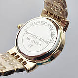 Невеликий жіночий наручний годинник Michael Kors (майкл корс) золотий з срібним циферблатом, камінчики - код 2382b, фото 4