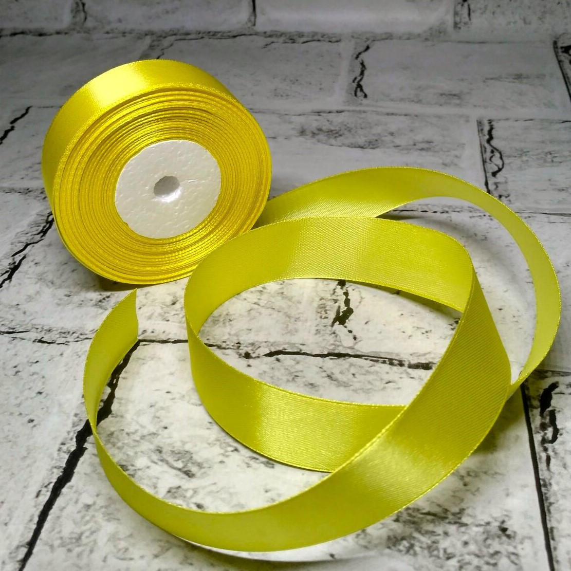 Стрічка атласна 2.5 см 23 метри жовта 58-1282