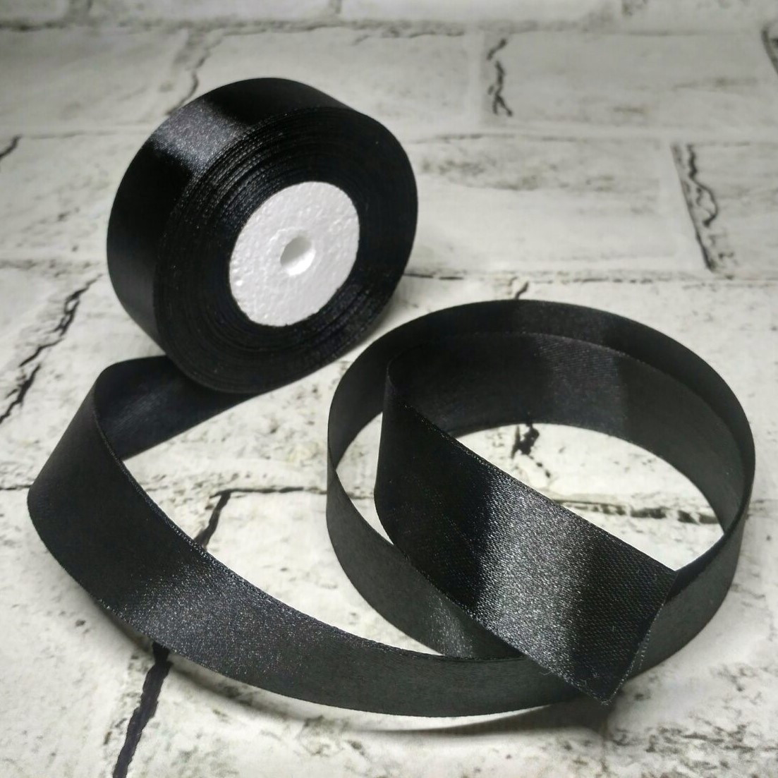 Стрічка атласна 2.5 см 23 метри чорна 5-1367