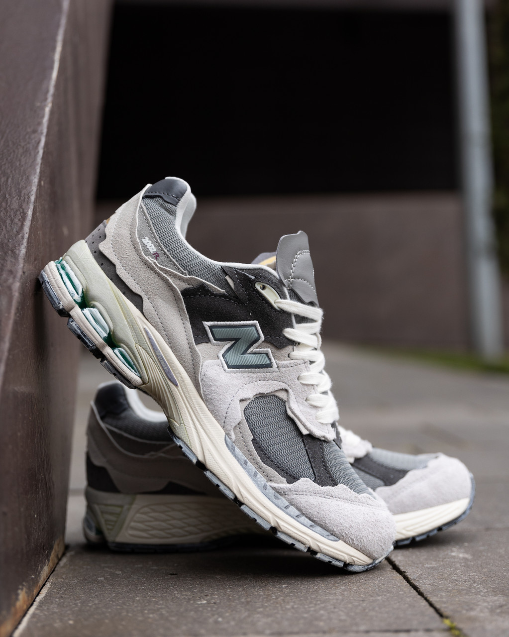 Кросівки жіночі New Balance 2002R Protection Pack Rain Cloud Grey 38