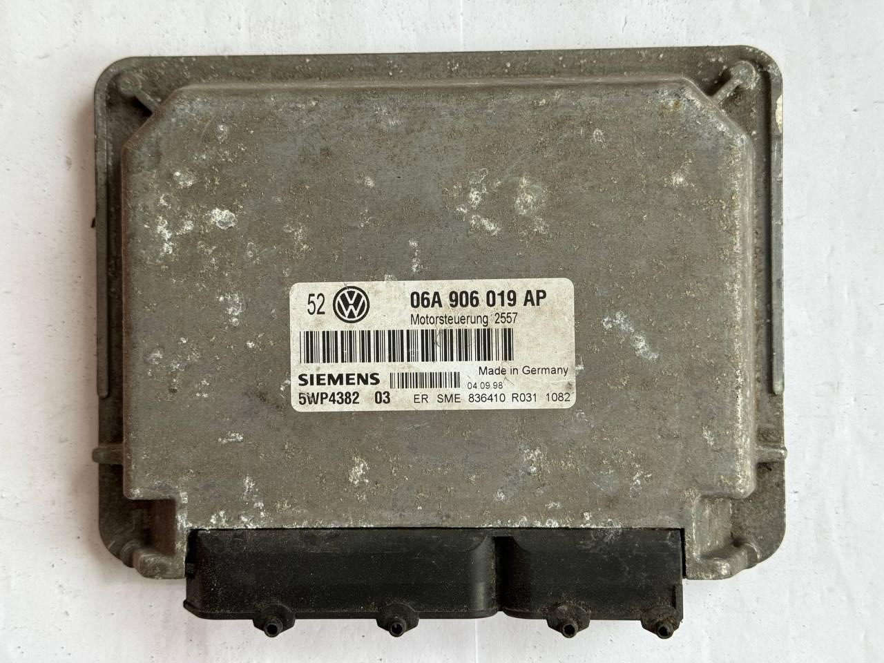 Електронний блок керування Volkswagen 06A906019AP Siemens 06A 906 019 AP / 5WP4382 03 / 5WP438203