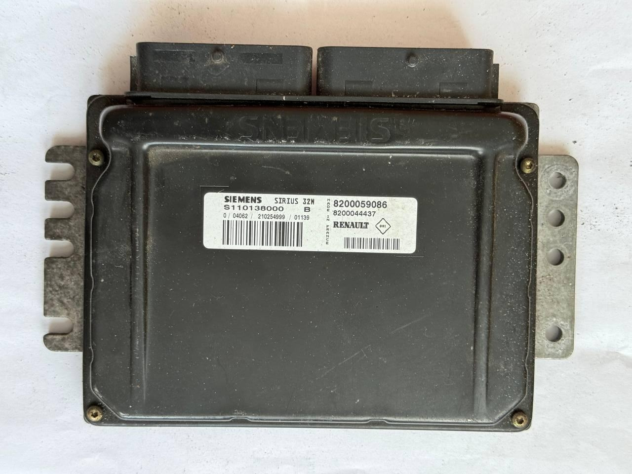 Електронний блок керування Renault Siemens S110138000 / 8200059086 / 8200044437