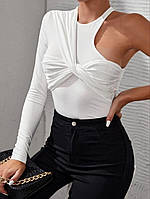 Белое эффектное женское боди с одним рукавом и ассиметричной драпировкой из ткани масло в размере 42/46