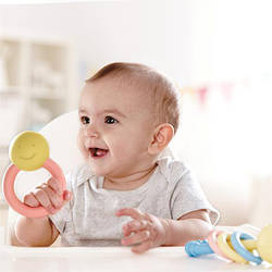 Брязкальце-прорізувач Hape Веселе кільце (E0025)