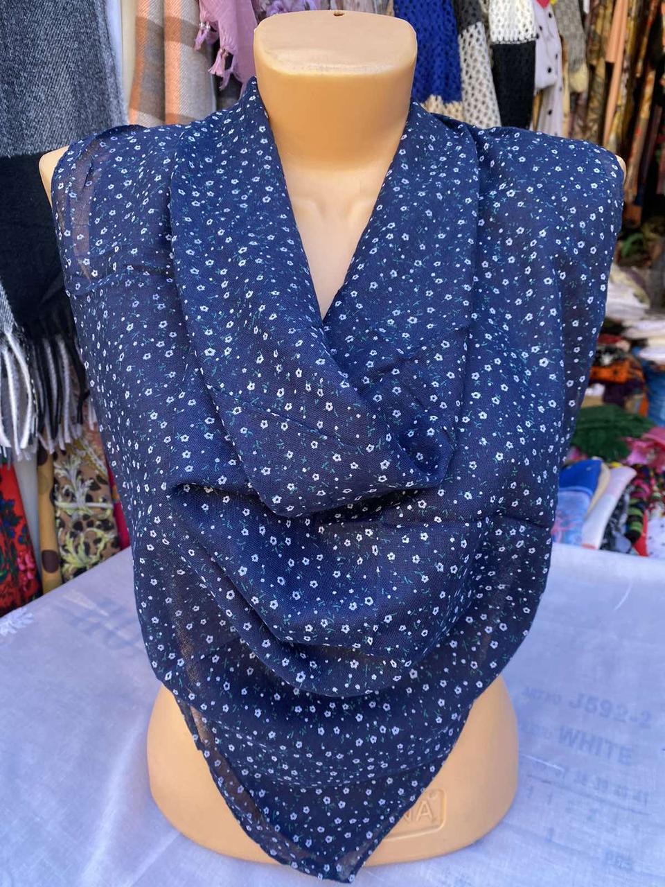 Легка жіноча хустка в дрібні квіточки розмір 80-80 см ціна гуртом, фото 1