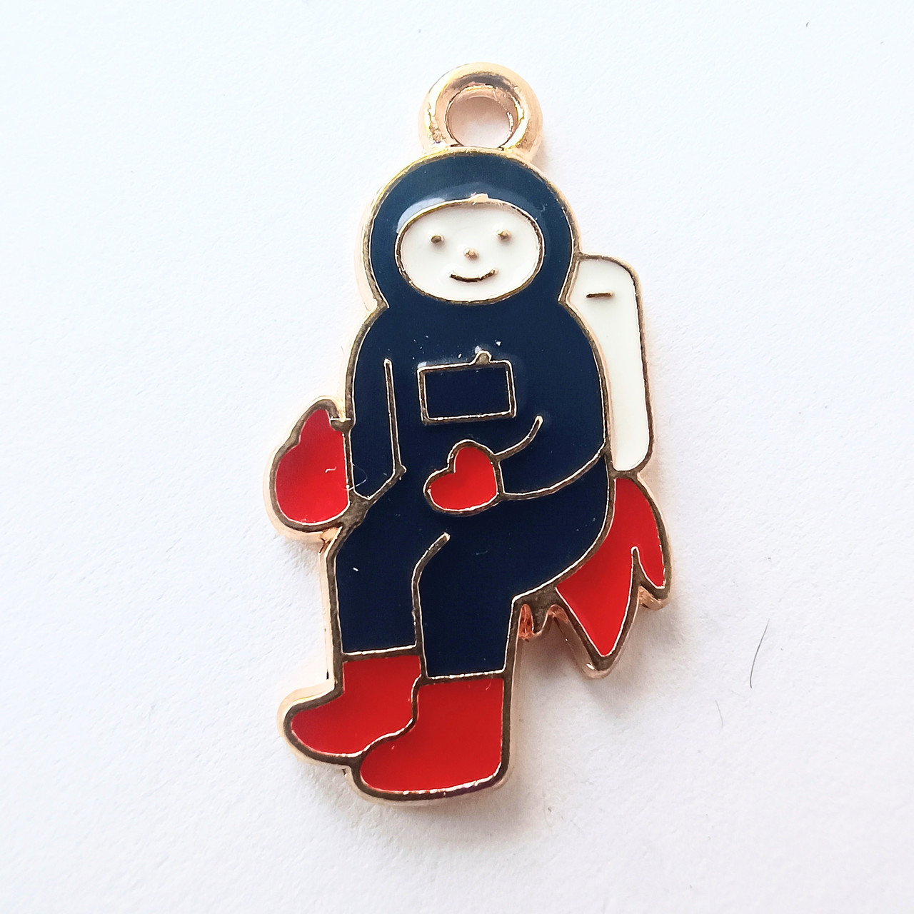 Підвіска Finding Кулон шарм космонавт астронавт серце Золотистий синя червона біла емаль 28 мм x 15 мм