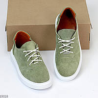 Оливковые замшевые деми туфли на шнуровке натуральная замша на белой подошве