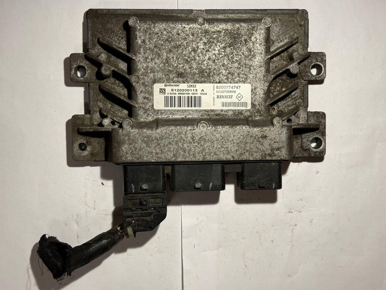 Електронний блок керування Renault S120200113A / 8200774747 / 8200700695