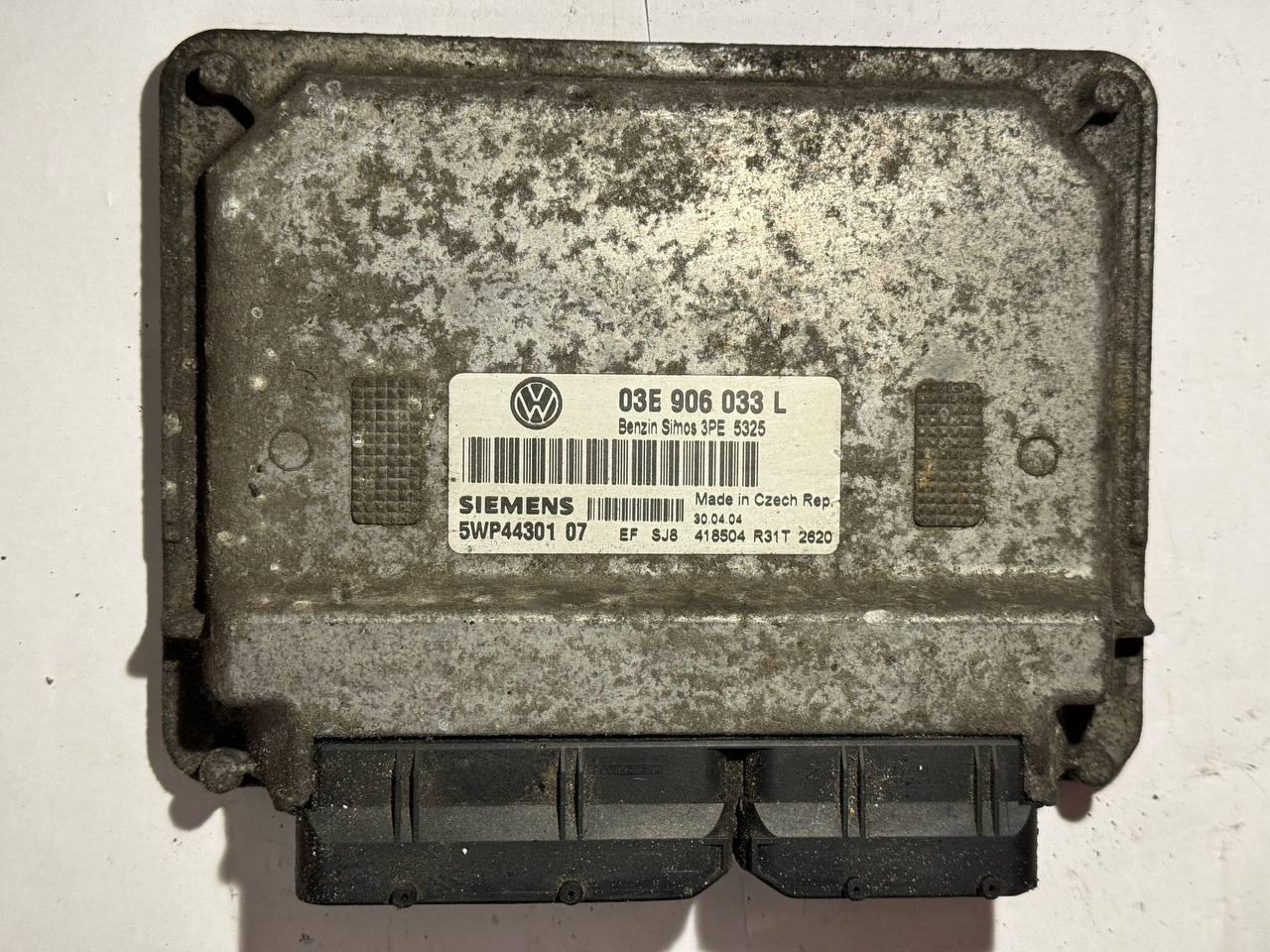 Електронний блок керування Volkswagen benzin Siemens 03E 906 033 L / 03E906033L / 5WP44301 07 / 5WP4430107