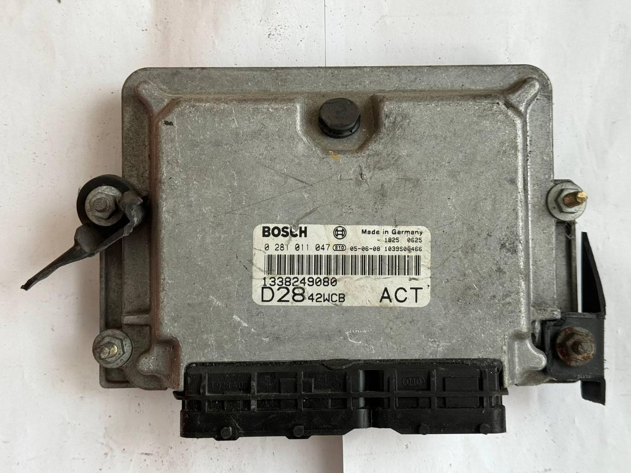 Електронний блок керування Volkswagen Bosch 0 281 011 047 / 0281011047 / 133 824 90 80 / 1338249080 / 1039S00