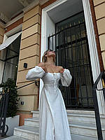 Женское платье с длинным рукавом и шнуровкой на спине белый