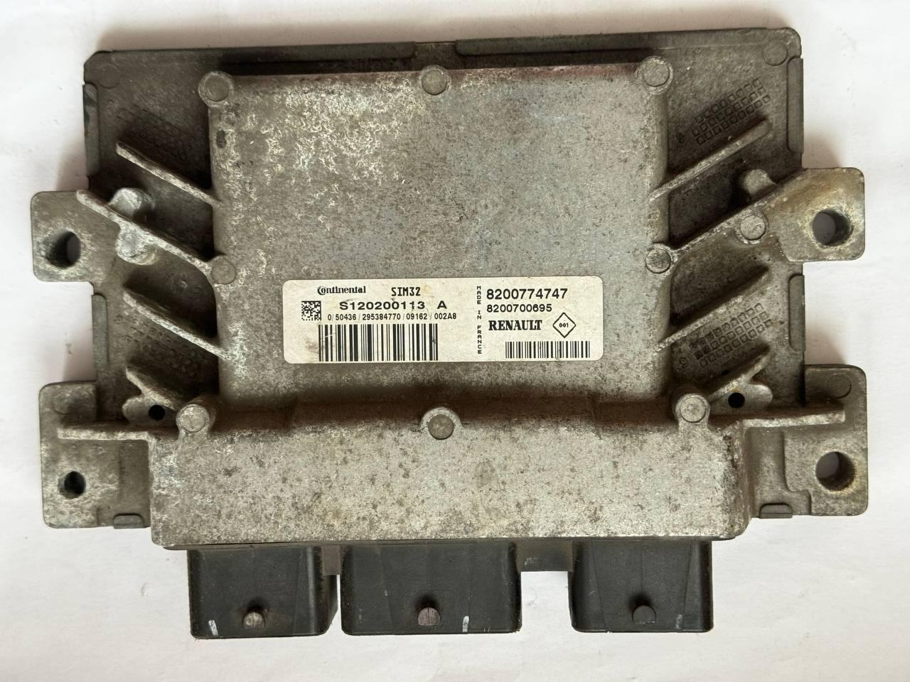 Електронний блок керування Renault S120200113A / 8200774747 / 8200700695