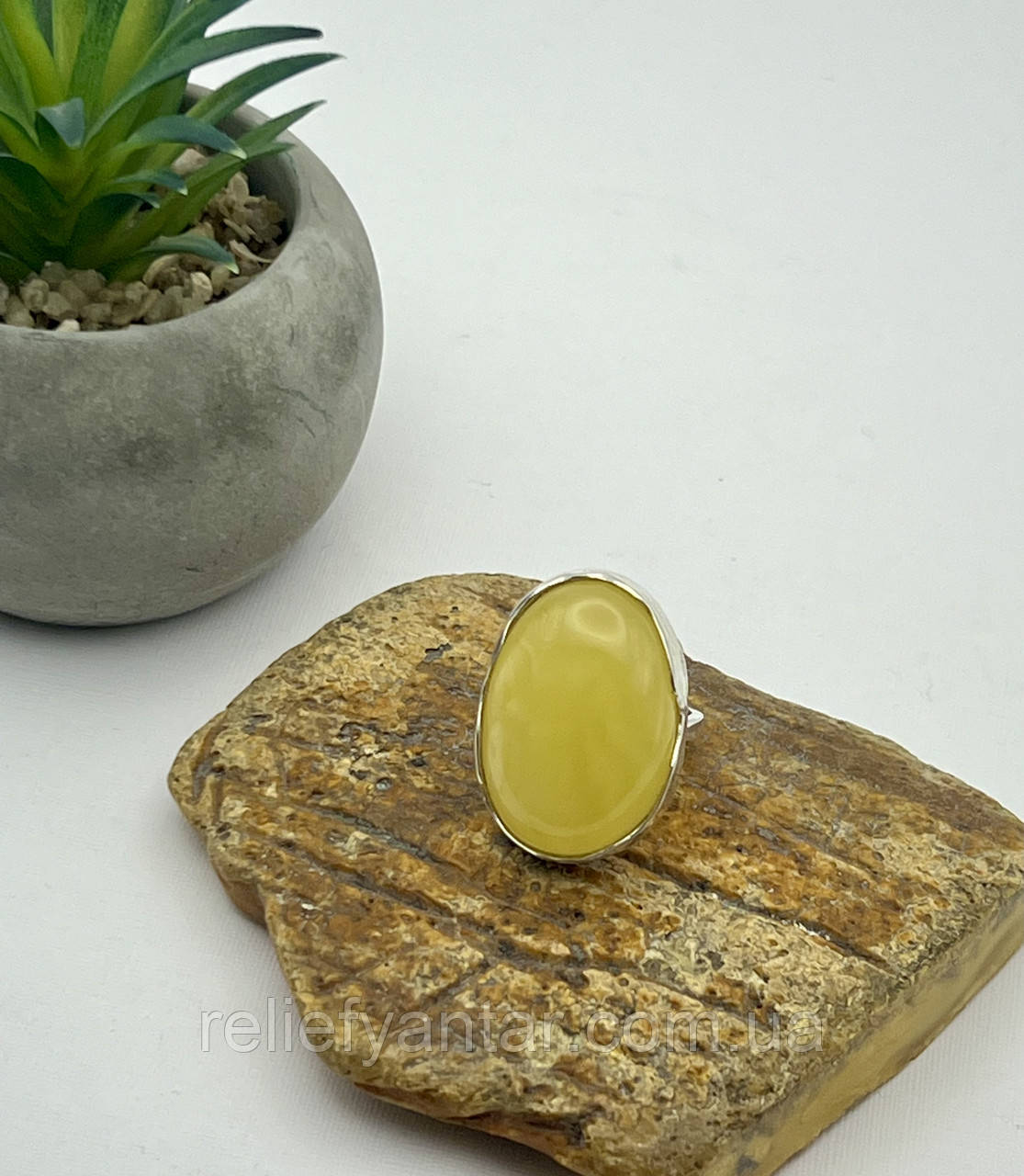 Кольцо из серебра с янтарем, перстень срібний з бурштином, фото 1