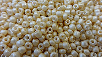 Бісер середній 50 гр кольоровий №9 (2-2.5 мм)