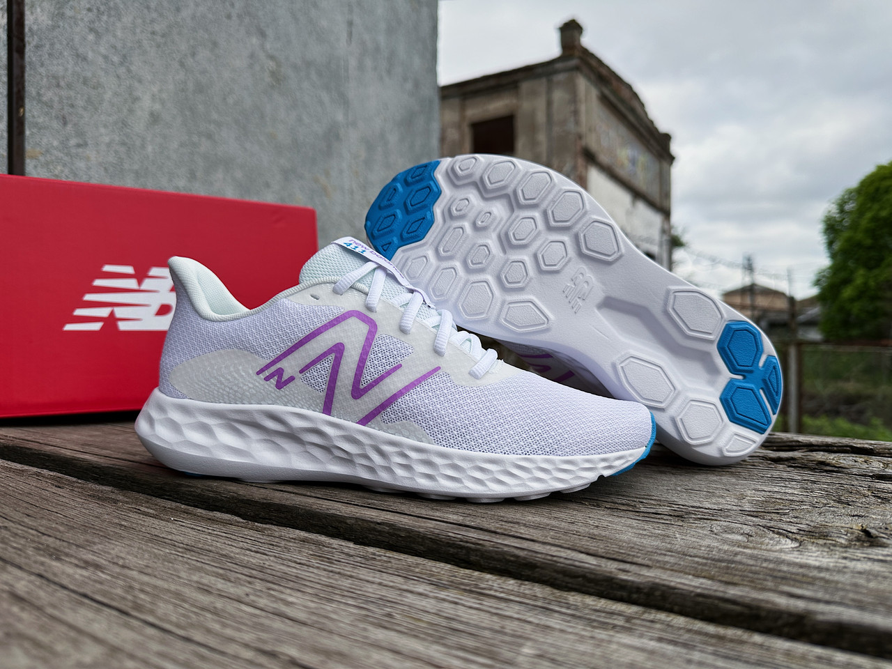 Жіночі кросівки New Balance 411 v3 W411RW3 білий Оригінал