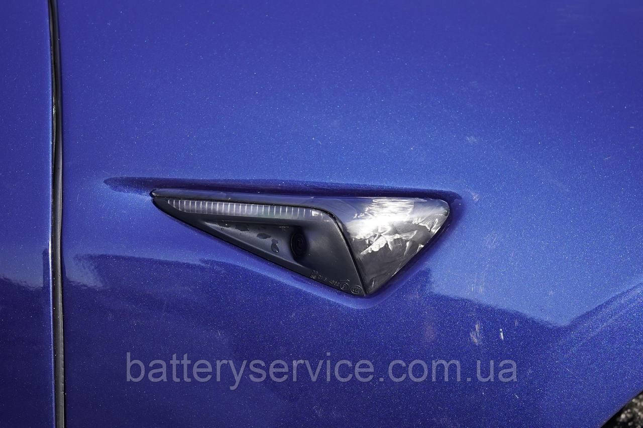 Рамка поворотника в крило з кованого карбону на Tesla Model S/3/X/Y