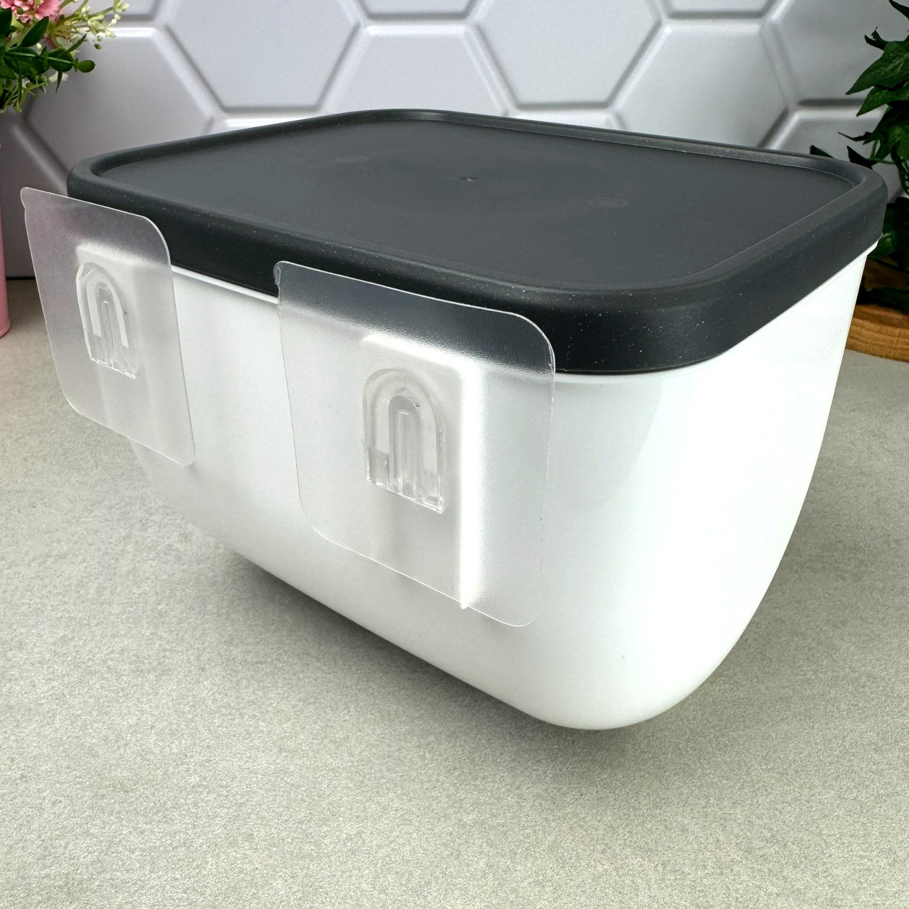 Тримач для туалетного паперу з майданчиком для гаджетів Білий Алеана