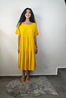 Яркое женское платье желтого цвета