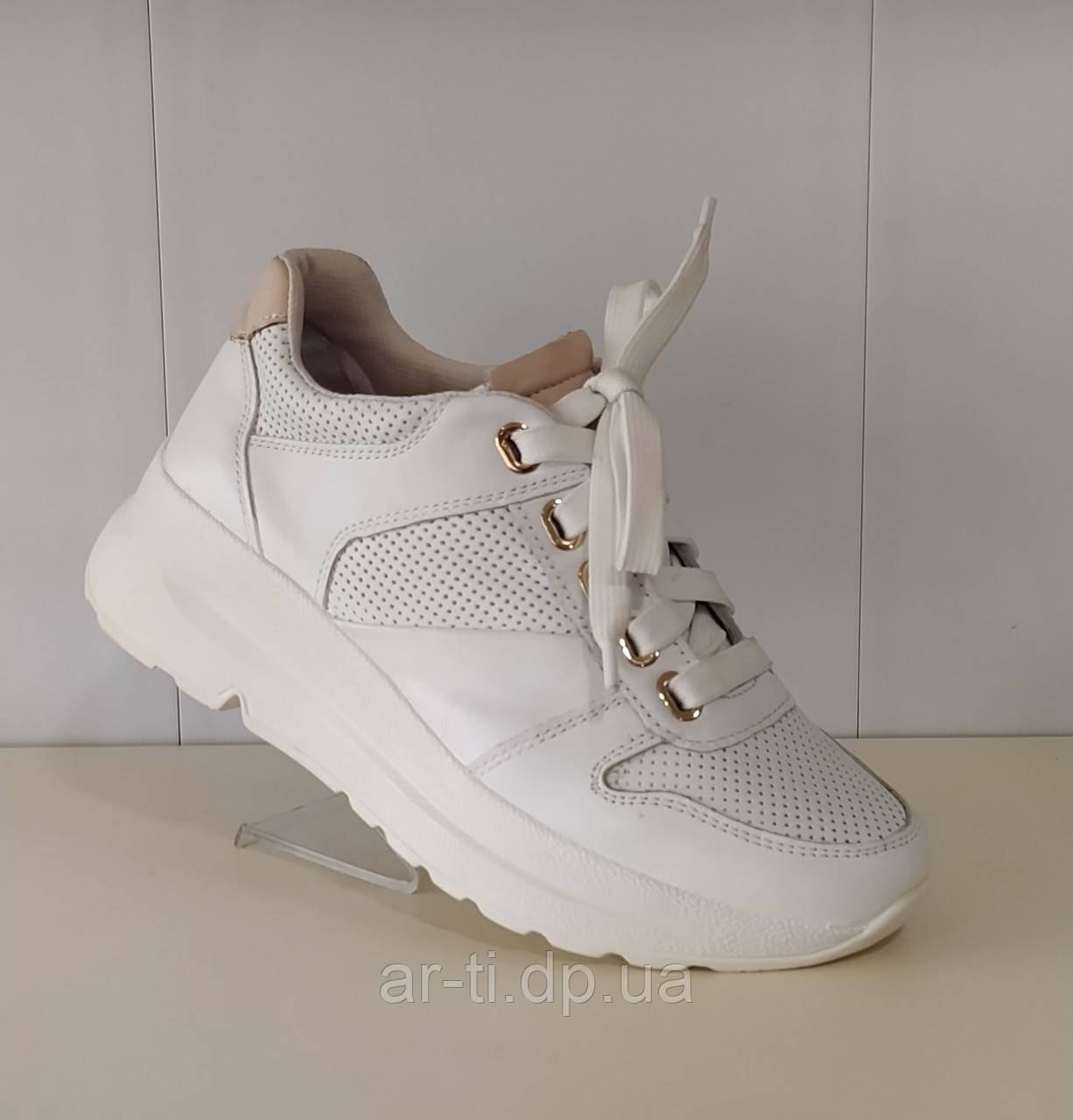 Кросівки жіночі натуральна шкіра 37 розміру