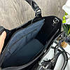 Жіноча сумка з вінцем брелоком стиль Guess чорна, фото 8