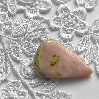 Природний камінь для виготовлення прикрас рожевий опал кабошон