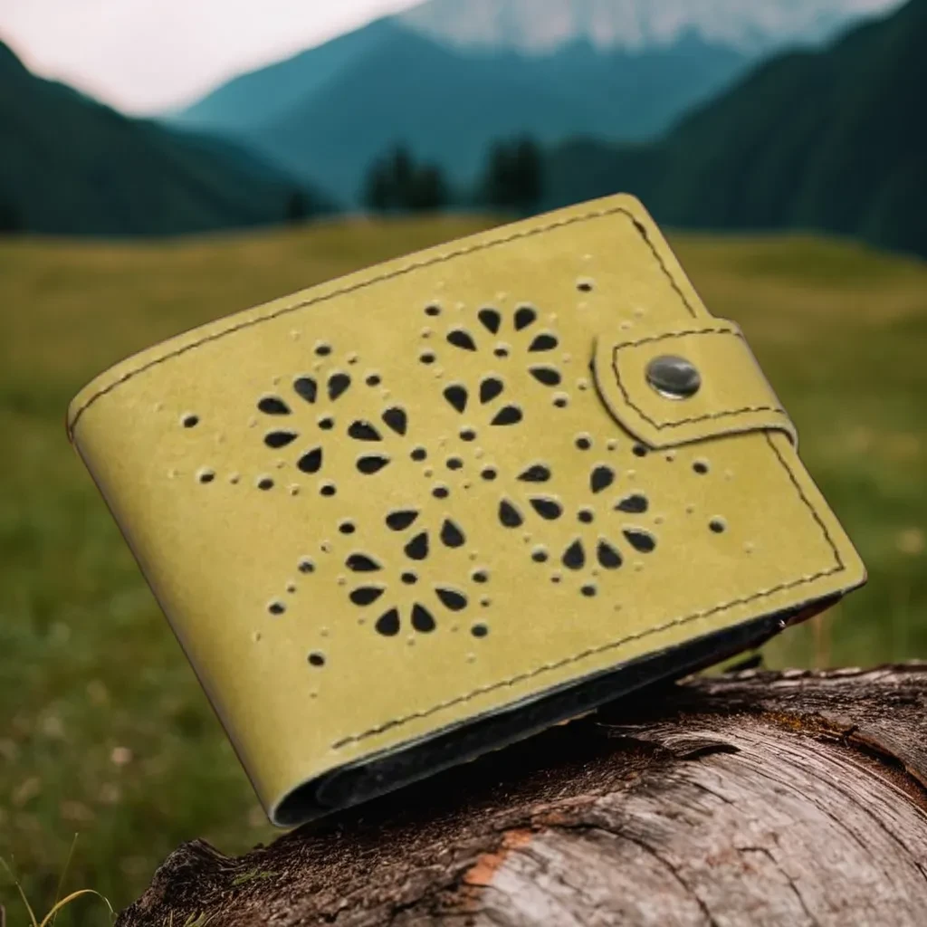 Жіночий оригінальний гаманець "Вибійка", натуральна шкіра, жовтого кольору, 11х9 см, фото 1