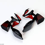 Жіночі стильні сучасні глянсові босоніжки LUX на зручному підборі колыр Чорний взуття жіноче, фото 3